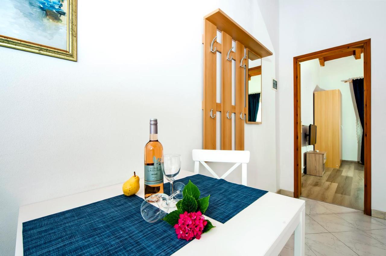 Apartman Near Beach Pelagic Sea View Rovinj Exteriör bild