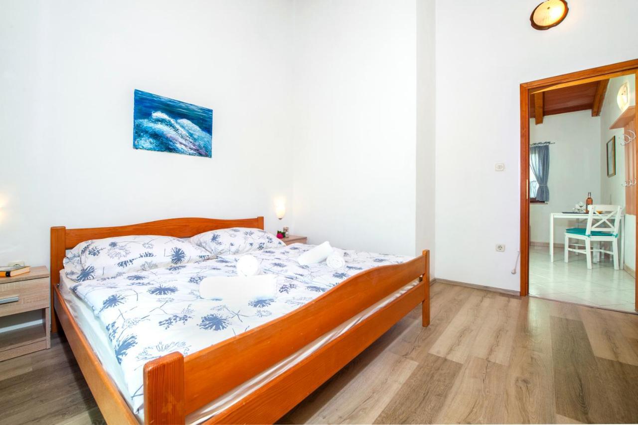 Apartman Near Beach Pelagic Sea View Rovinj Exteriör bild