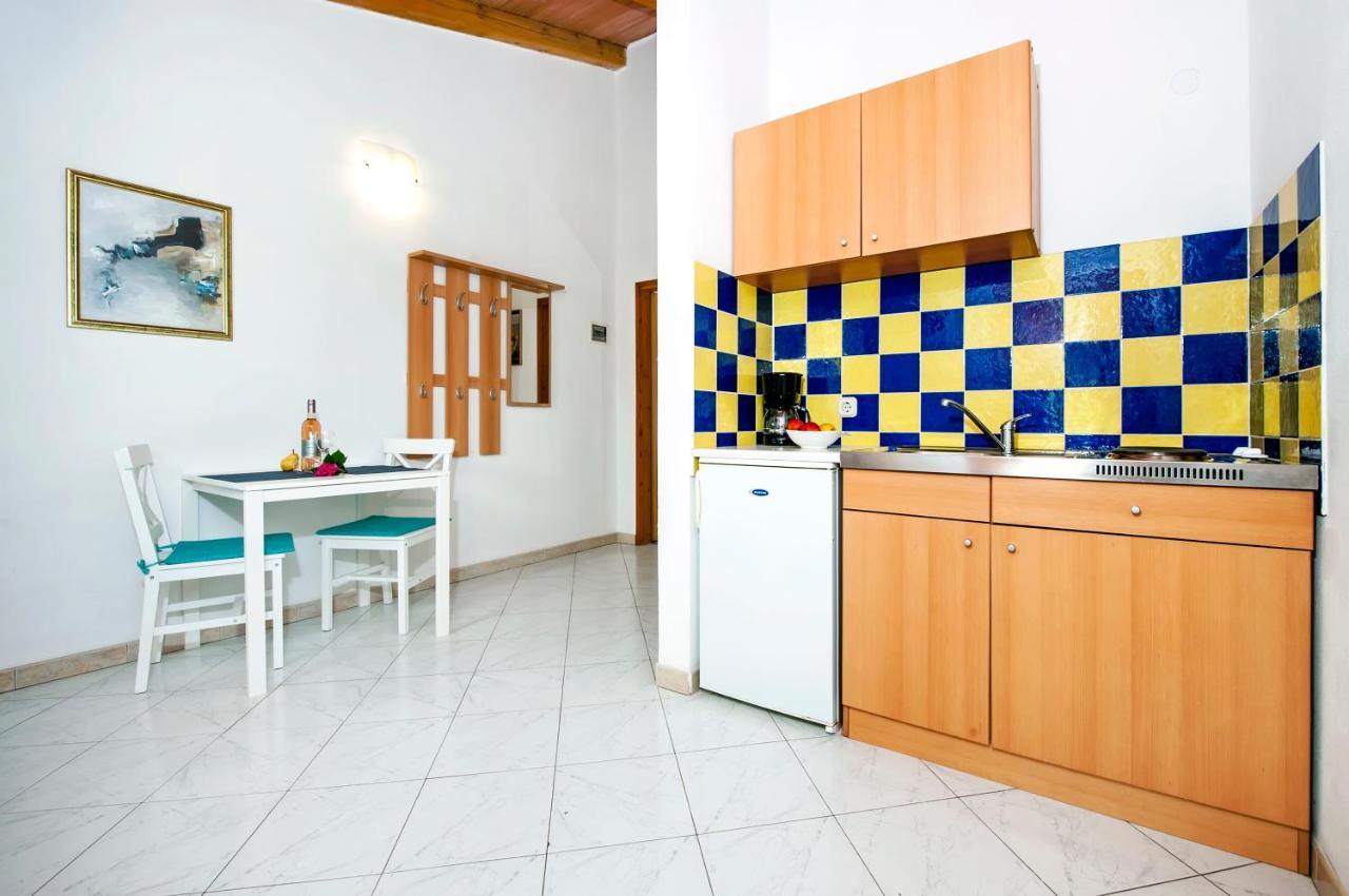 Apartman Near Beach Pelagic Sea View Rovinj Exteriör bild